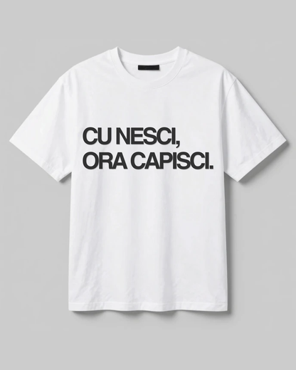 T-Shirt Unisex CU NESCI,  ORA CAPISCI.