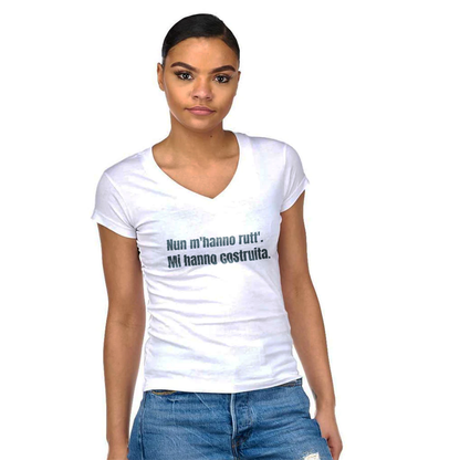 T-Shirt Donna Scollo V Nun mhanno rutt. Mi hanno costruita.