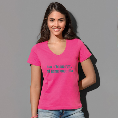 T-Shirt Donna Scollo V Nun mhanno rutt. Mi hanno costruita.